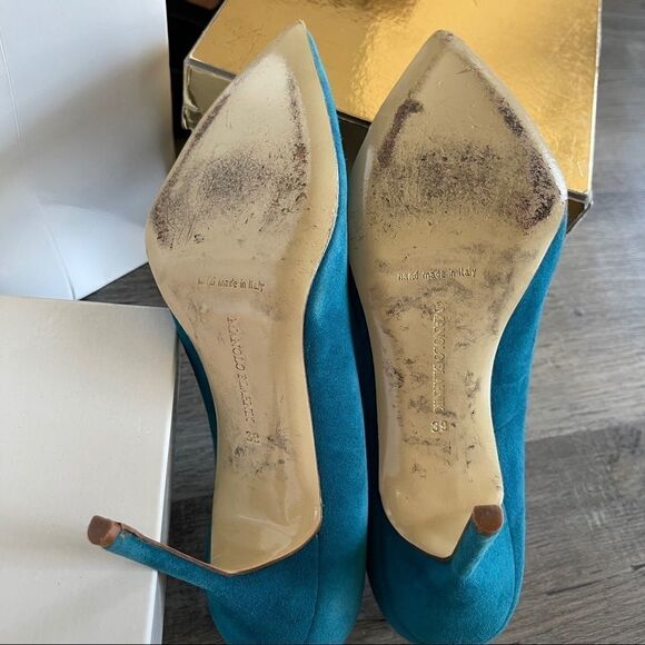Manolo Blahnik BB Suede Pump - Picture 2 of 8